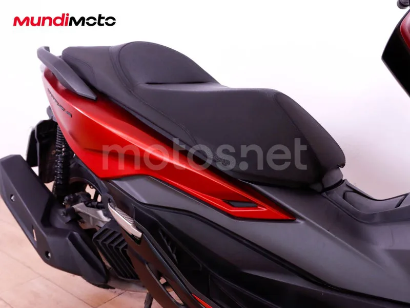 Honda Forza 125 - Vista 34