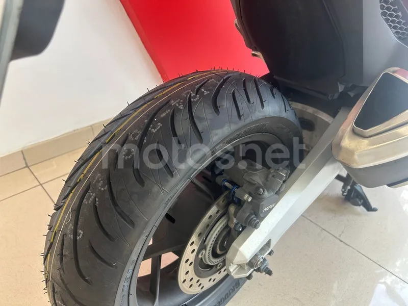 Honda Forza 750 - Vista 11