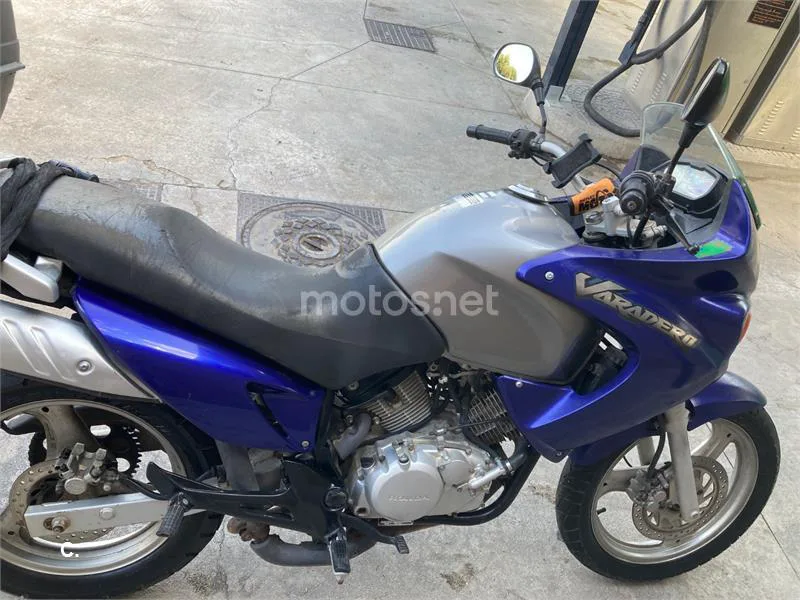 Honda XL125V Varadero - Vista 4