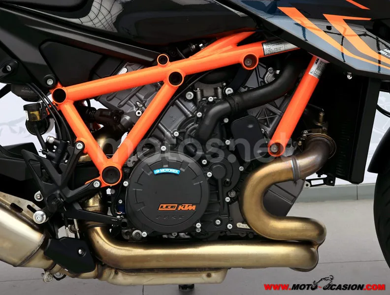 KTM 1290 Super Duke R - Vista 5