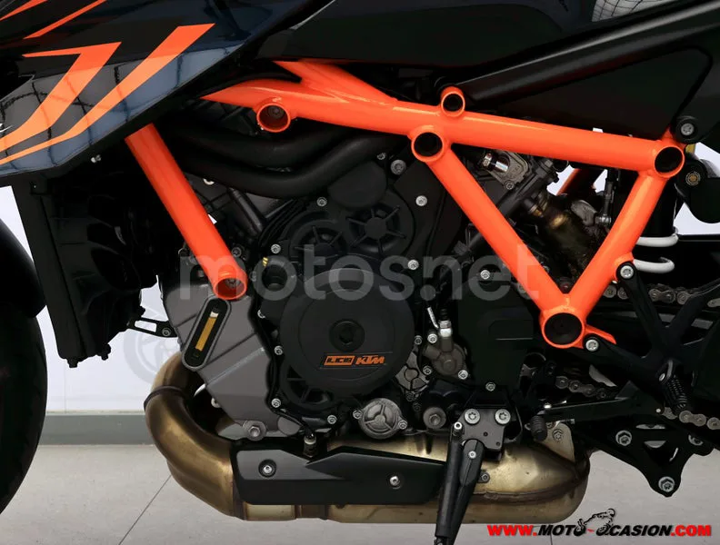 KTM 1290 Super Duke R - Vista 9