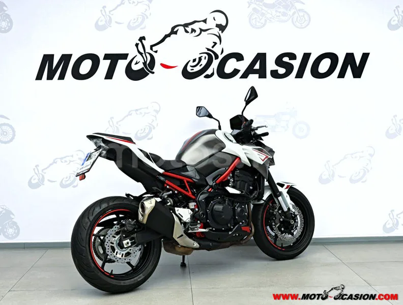 Kawasaki Z900 - Vista 3