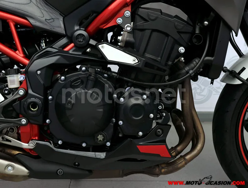 Kawasaki Z900 - Vista 5