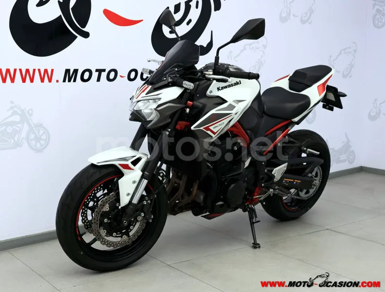 Kawasaki Z900 - Vista 8