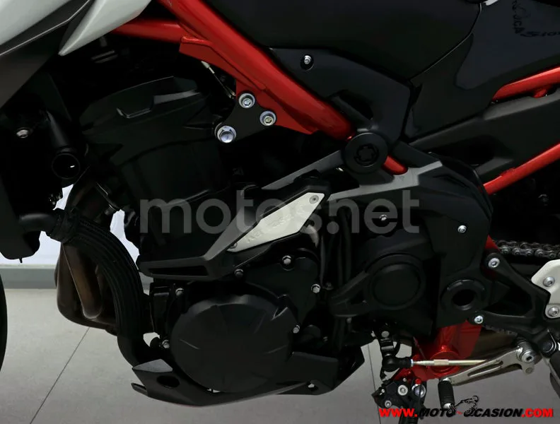 Kawasaki Z900 - Vista 10
