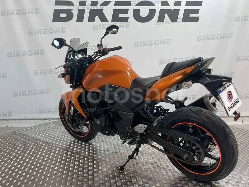 Kawasaki Z750 - Vista 8