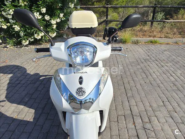 Honda SH125i - Vista 11