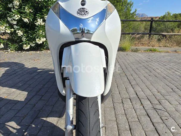 Honda SH125i - Vista 12