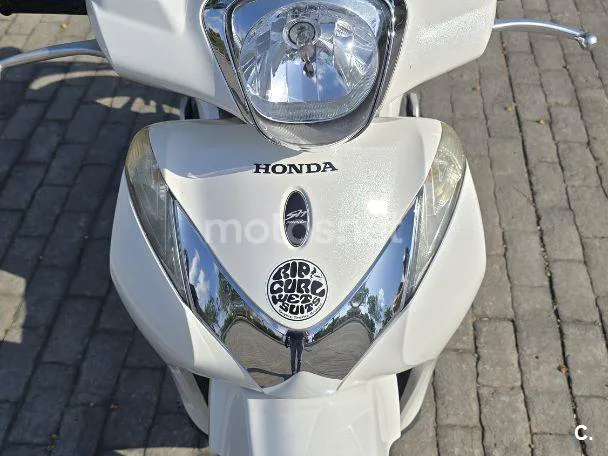 Honda SH125i - Vista 10