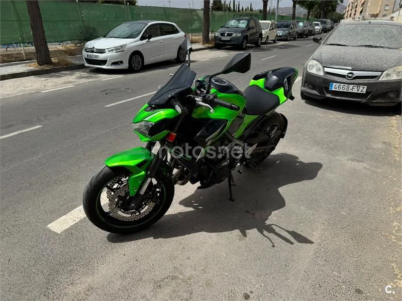 Kawasaki Z900 - Vista 11