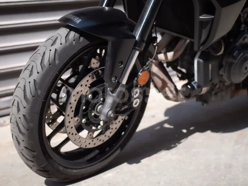 Yamaha Tracer 7 - Vista 16