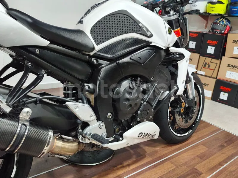 Yamaha FZ1 - Vista 11