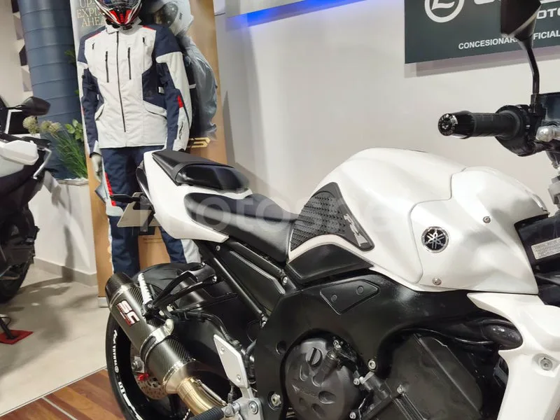 Yamaha FZ1 - Vista 14