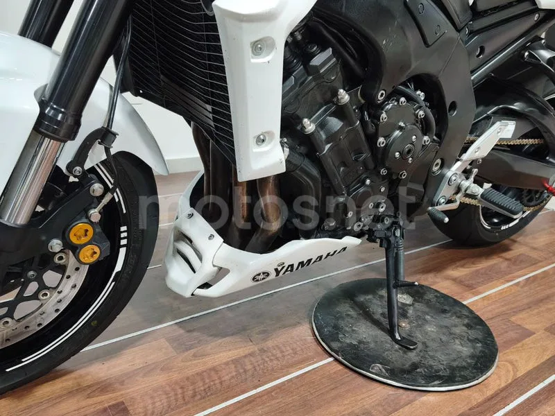Yamaha FZ1 - Vista 18