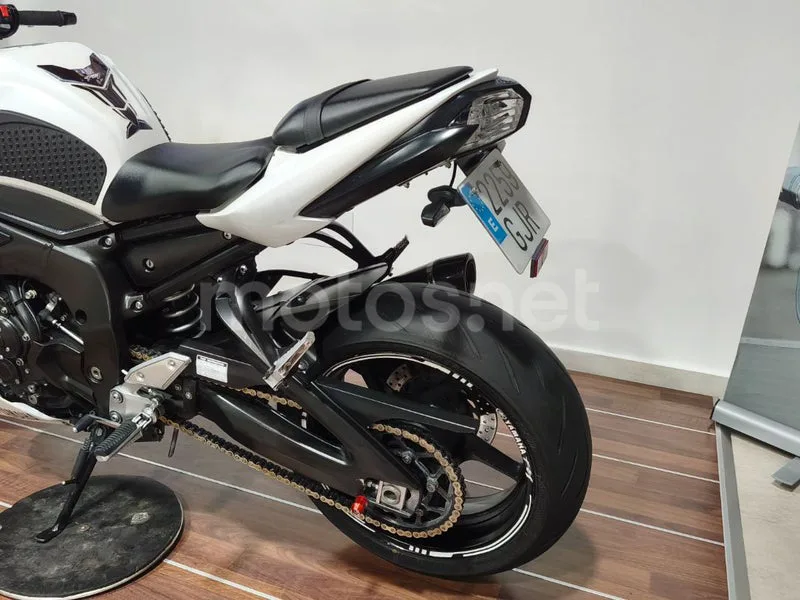 Yamaha FZ1 - Vista 23