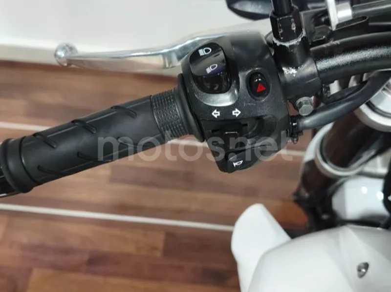 Yamaha FZ1 - Vista 29