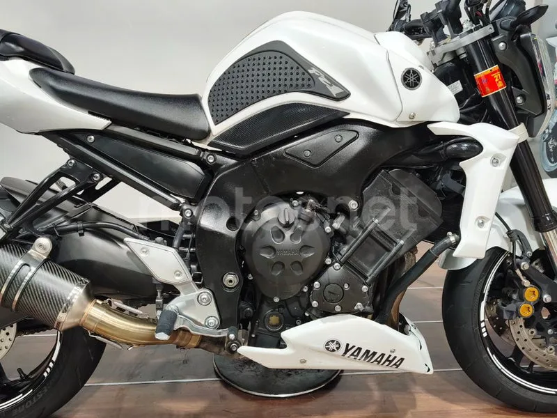 Yamaha FZ1 - Vista 4
