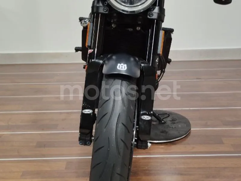 Husqvarna Vitpilen 401 - Vista 18