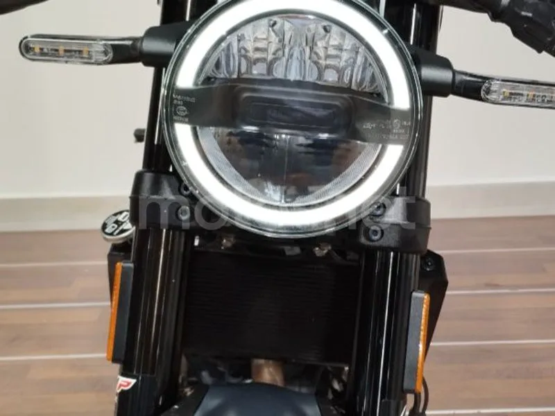 Husqvarna Vitpilen 401 - Vista 21
