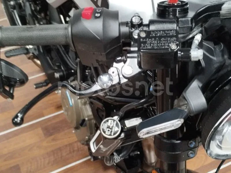 Husqvarna Vitpilen 401 - Vista 24