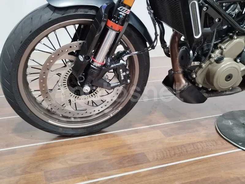 Husqvarna Vitpilen 401 - Vista 25