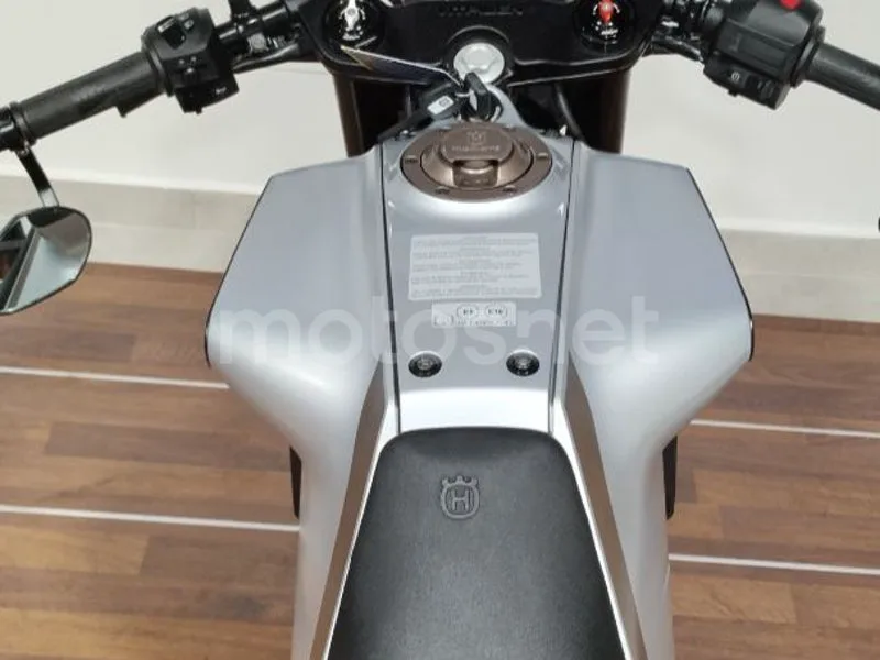 Husqvarna Vitpilen 401 - Vista 34