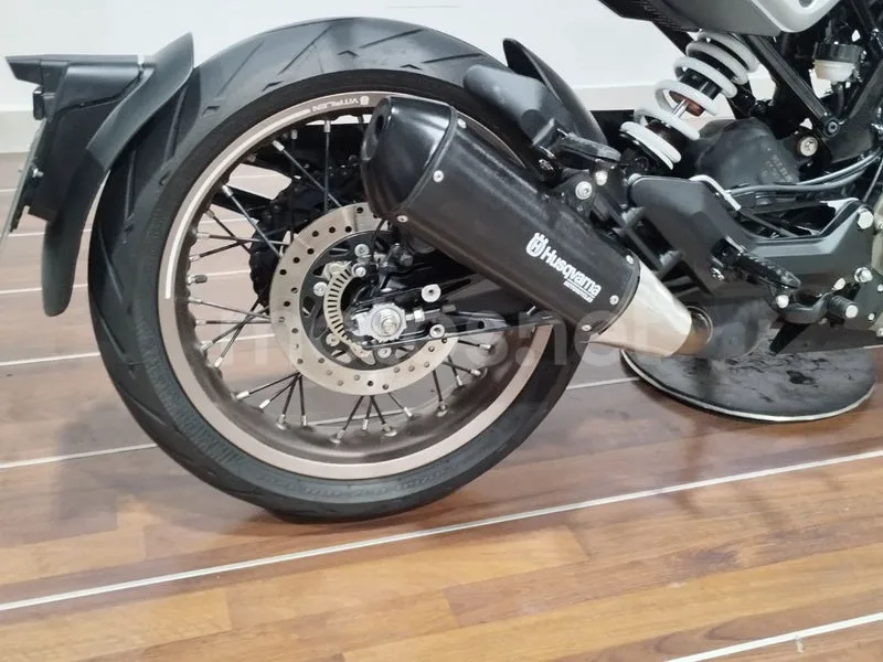 Husqvarna Vitpilen 401 - Vista 8