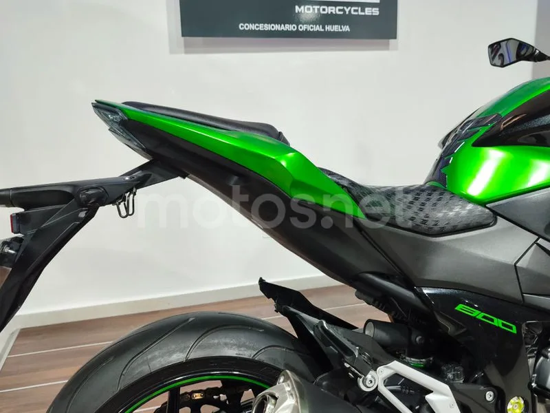 Kawasaki Z800 - Vista 11