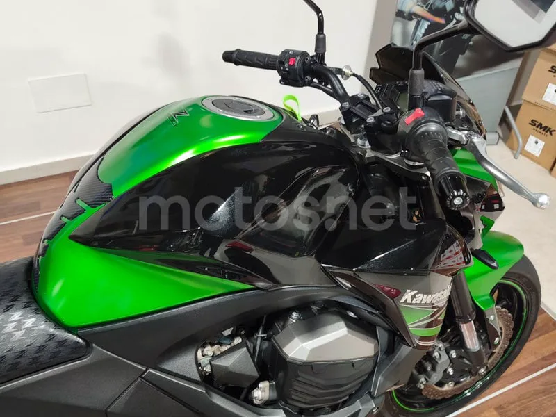 Kawasaki Z800 - Vista 20