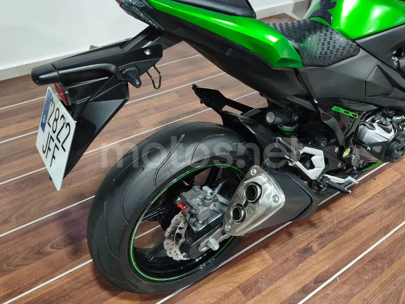 Kawasaki Z800 - Vista 21