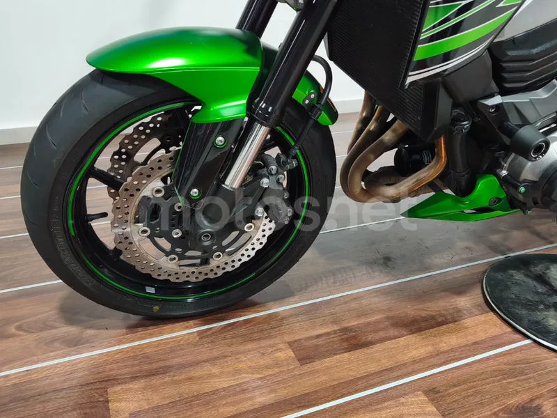 Kawasaki Z800 - Vista 24