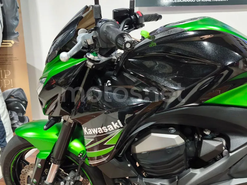 Kawasaki Z800 - Vista 30