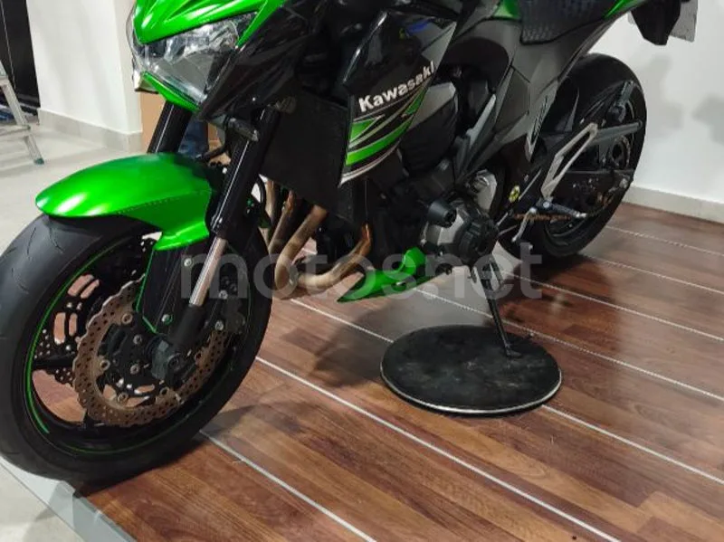Kawasaki Z800 - Vista 6