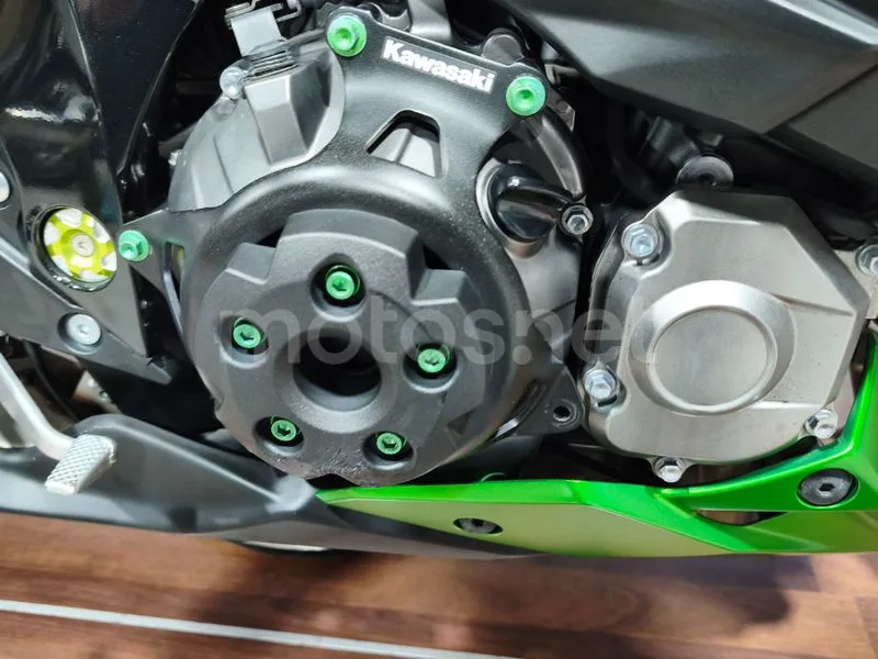 Kawasaki Z800 - Vista 8