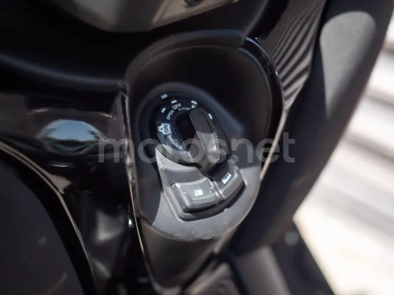 Yamaha XMAX 125 - Vista 18