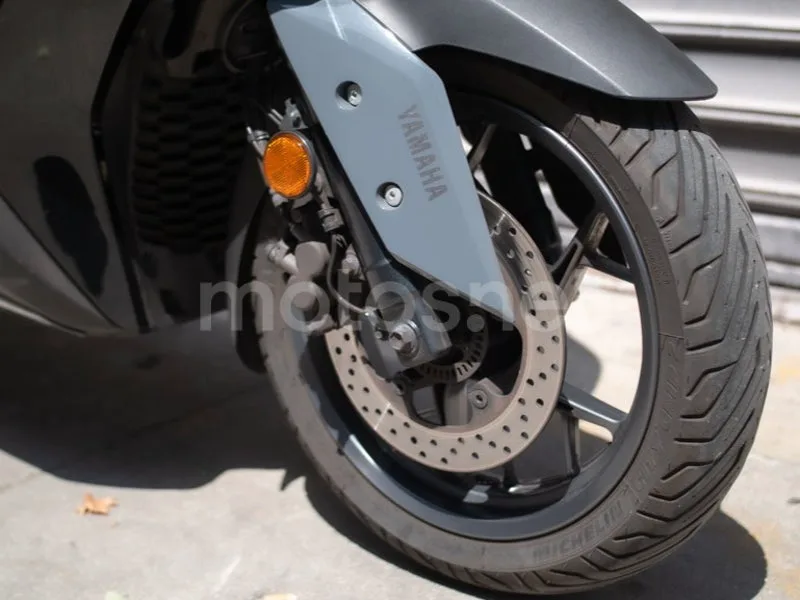 Yamaha XMAX 125 - Vista 4
