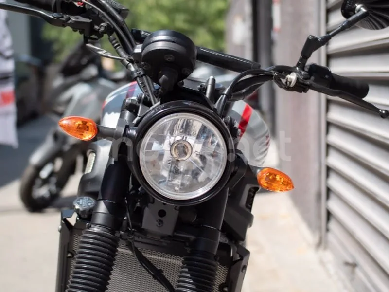 Yamaha XSR700 - Vista 11
