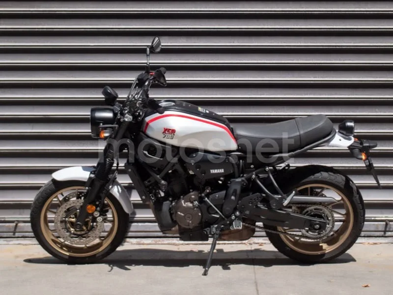Yamaha XSR700 - Vista 12