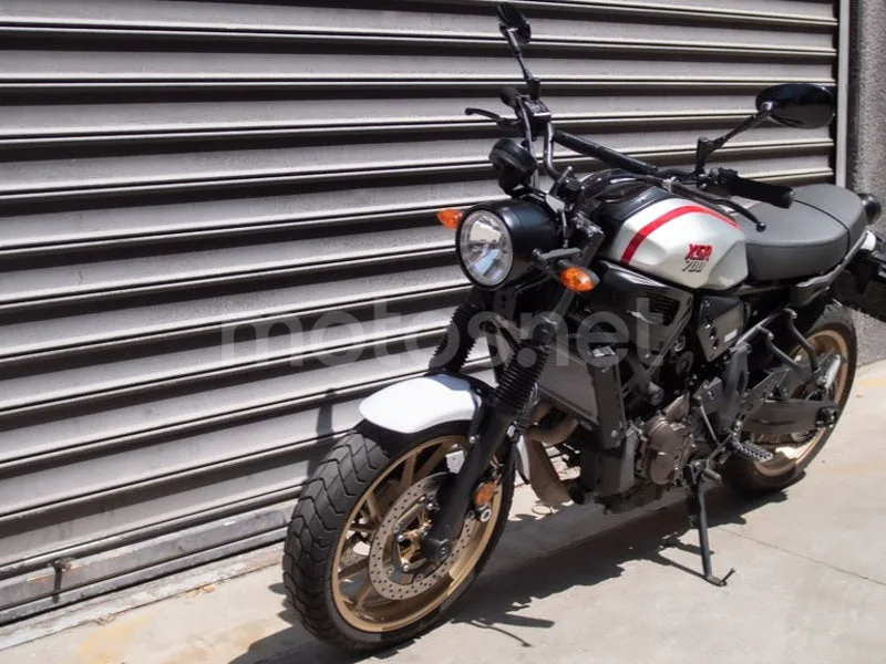 Yamaha XSR700 - Vista 13