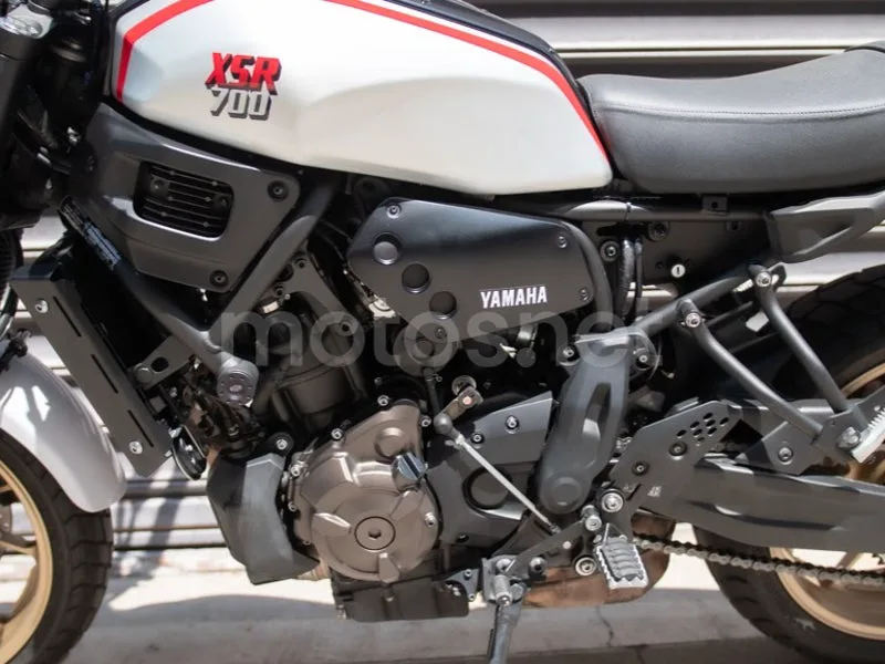 Yamaha XSR700 - Vista 16