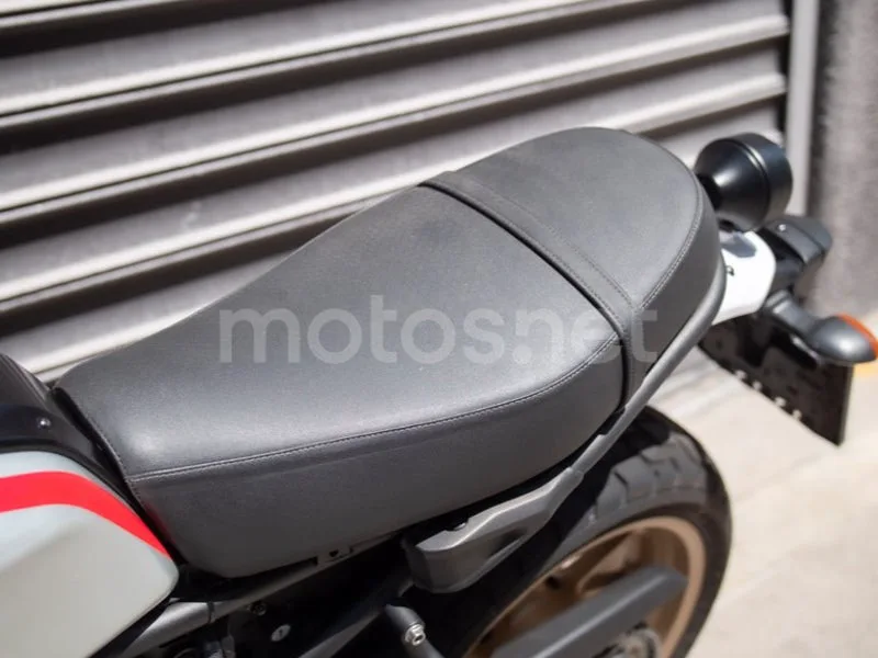 Yamaha XSR700 - Vista 20