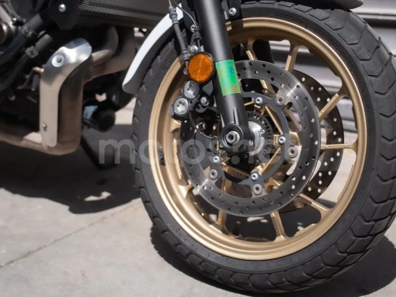 Yamaha XSR700 - Vista 4