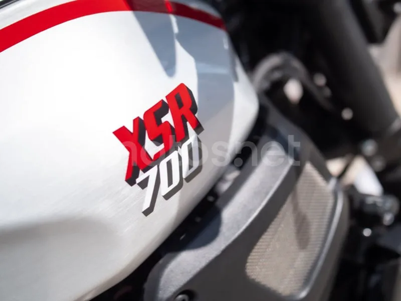 Yamaha XSR700 - Vista 10