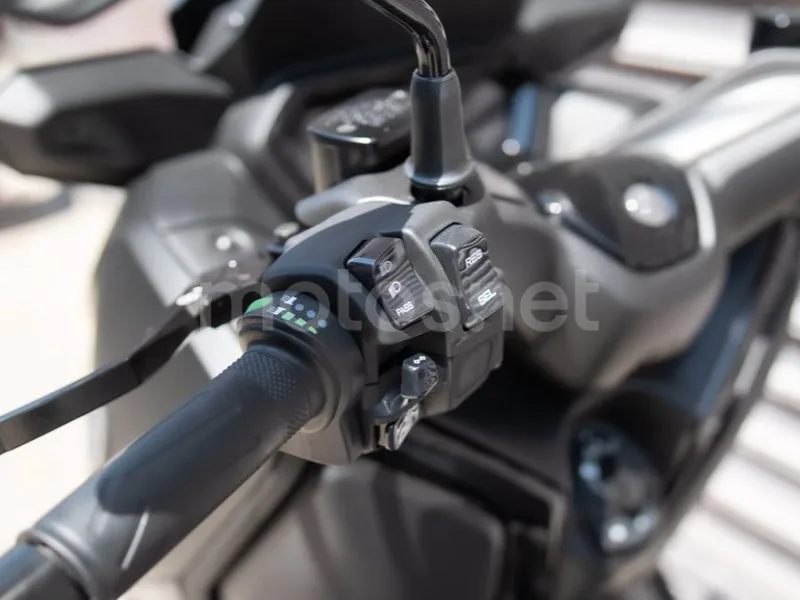 Yamaha XMAX 125 - Vista 18