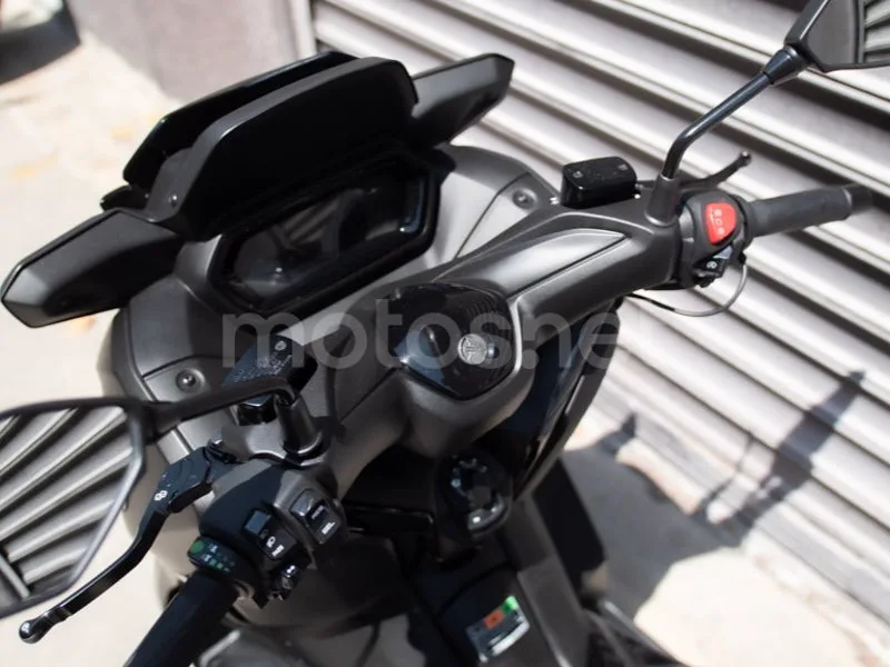 Yamaha XMAX 125 - Vista 20