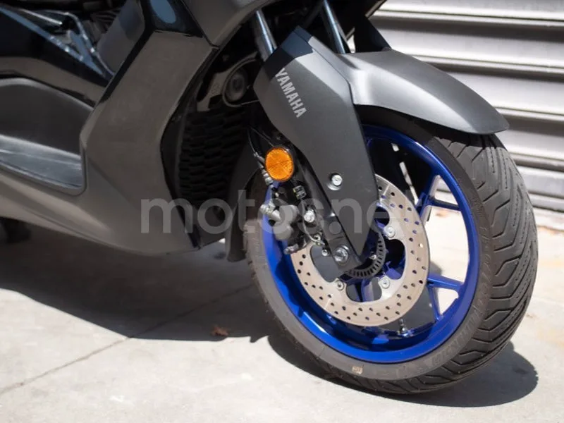 Yamaha XMAX 125 - Vista 4