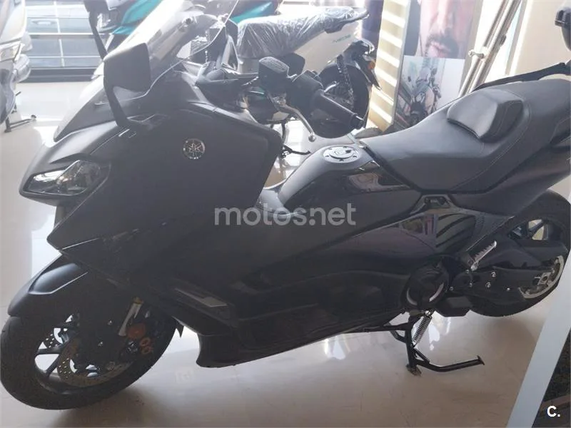 Yamaha TMAX - Vista 3