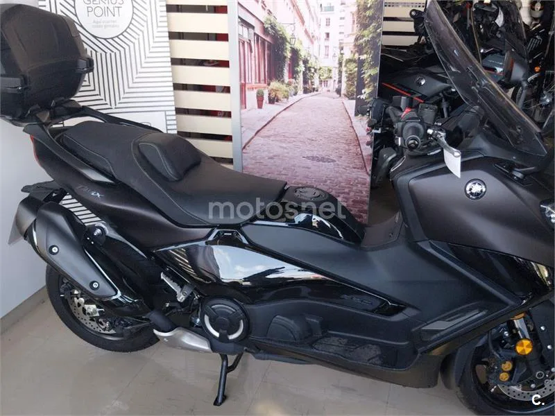 Yamaha TMAX - Vista 5