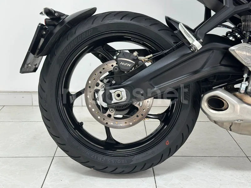 Triumph Trident 660 - Vista 21