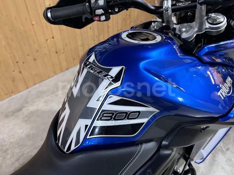 Triumph Tiger 800 XR - Vista 25